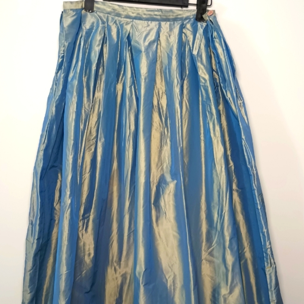 Neimen Marcus multi tone skirt